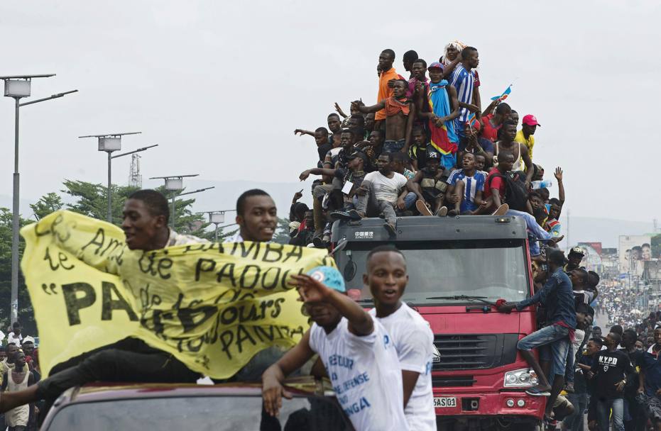 Kinshasa: i tifosi della nazionale del Congo in festa per la vittoria si riversano nelle strade (AFP)